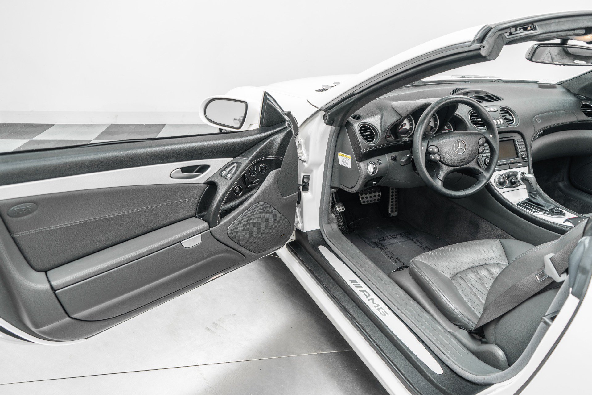 Used 2005 Mercedes-Benz SL 55 AMG image 22