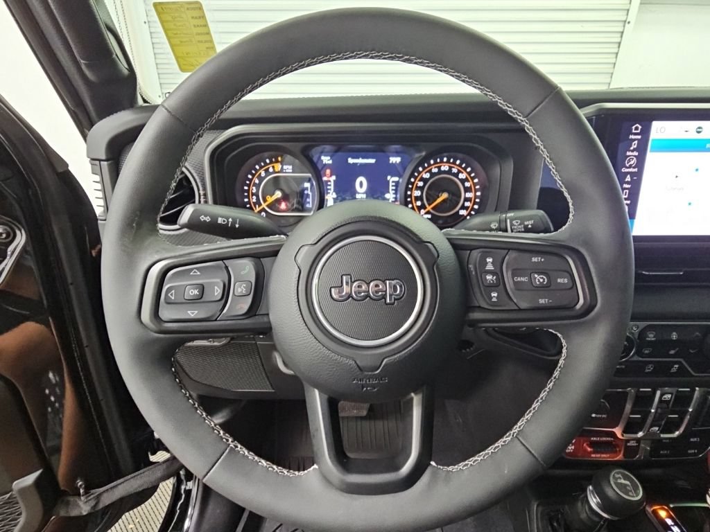 Used 2025 Jeep Gladiator Mojave w/ Convenience Group AWD/4WD image 26