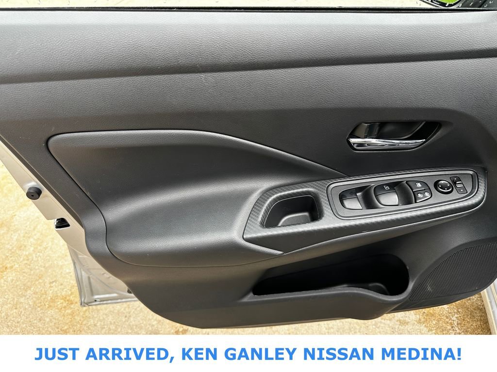 Used 2025 Nissan Versa SV FWD image 14