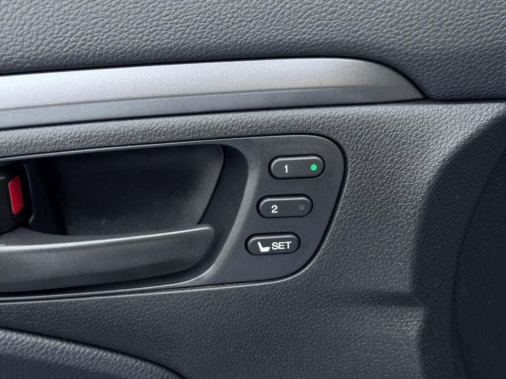Used 2025 Honda Passport EX-L image 15