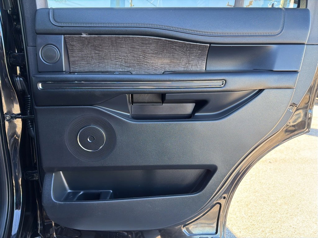 Used 2021 Ford Expedition Limited image 18