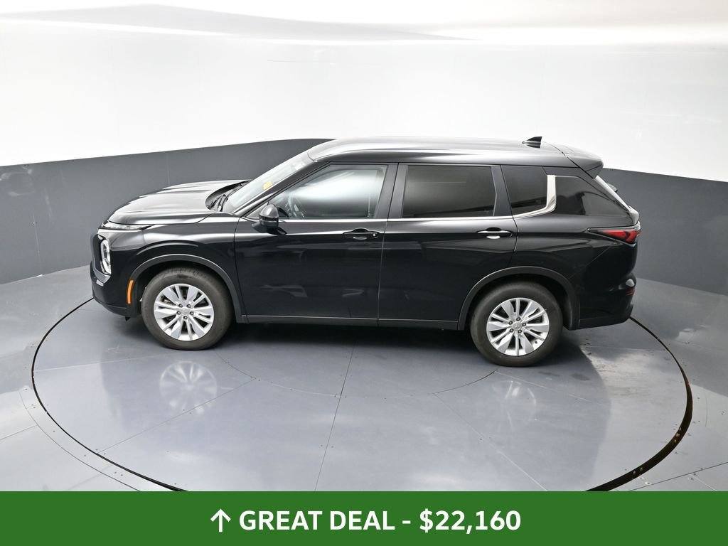 Used 2025 Mitsubishi Outlander ES image 47
