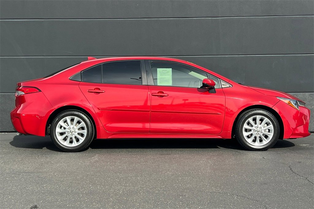 Used 2020 Toyota Corolla LE image 4