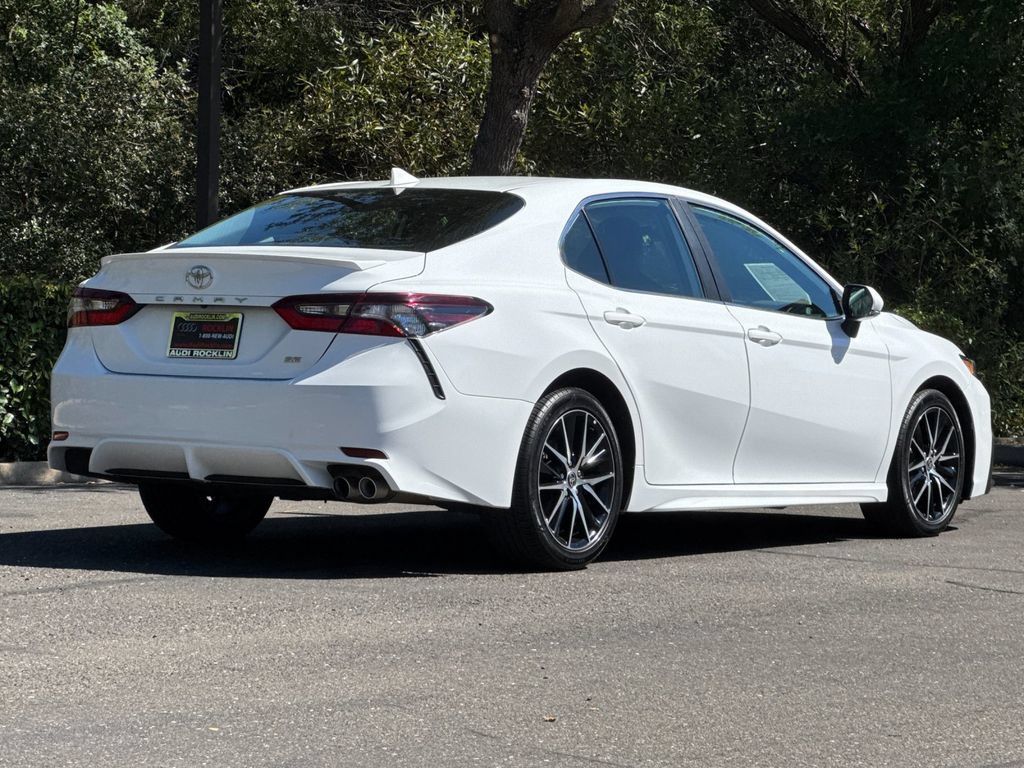 Used 2022 Toyota Camry SE w/ Carpet Mat Package (TMS) FWD image 5