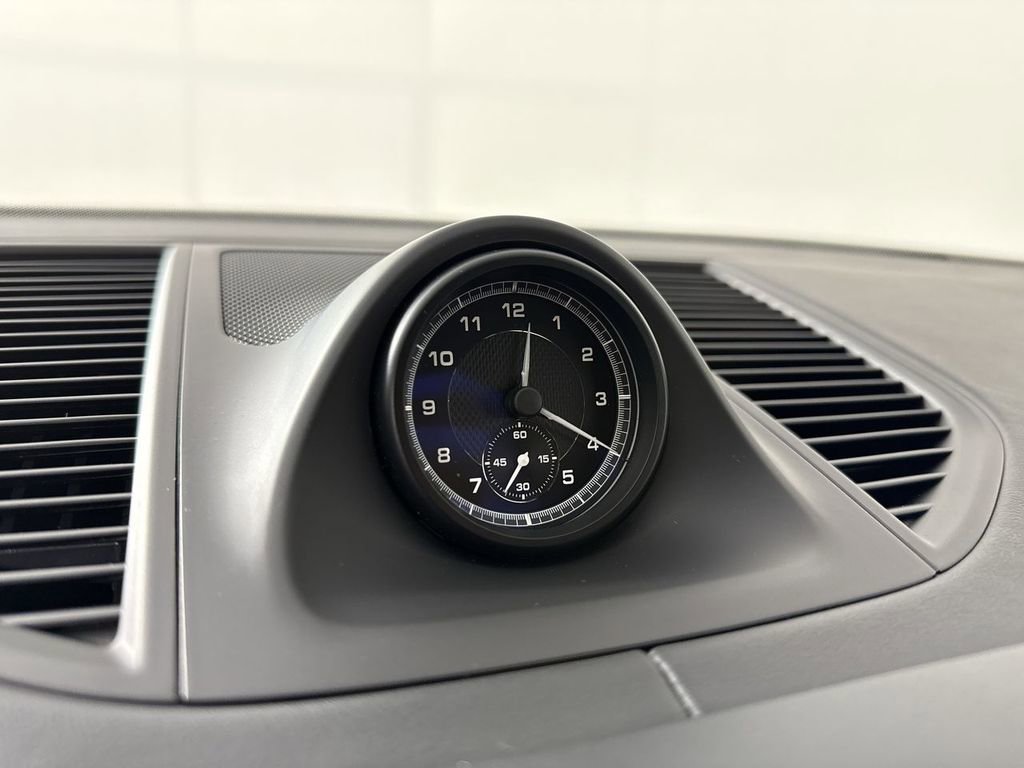 Certified 2024 Porsche Macan Turbo image 29