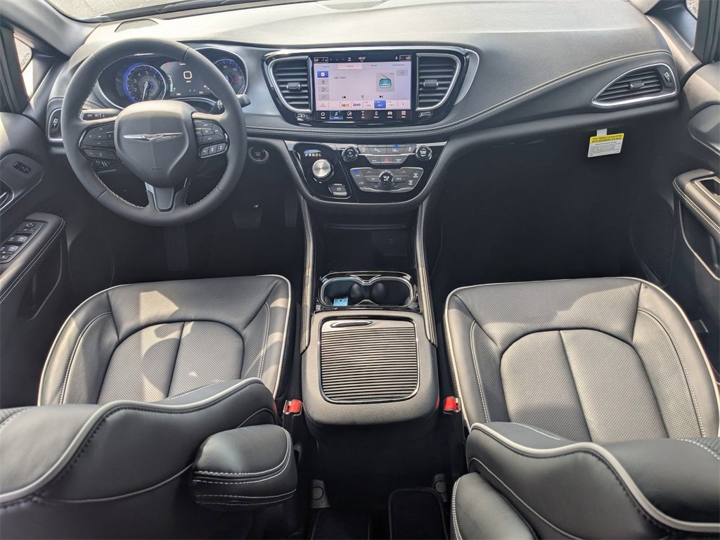 New 2026 Chrysler Pacifica Limited image 16