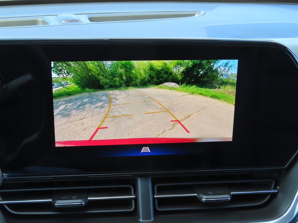 Used 2025 Chevrolet Trax RS w/ Sunroof Package FWD image 6