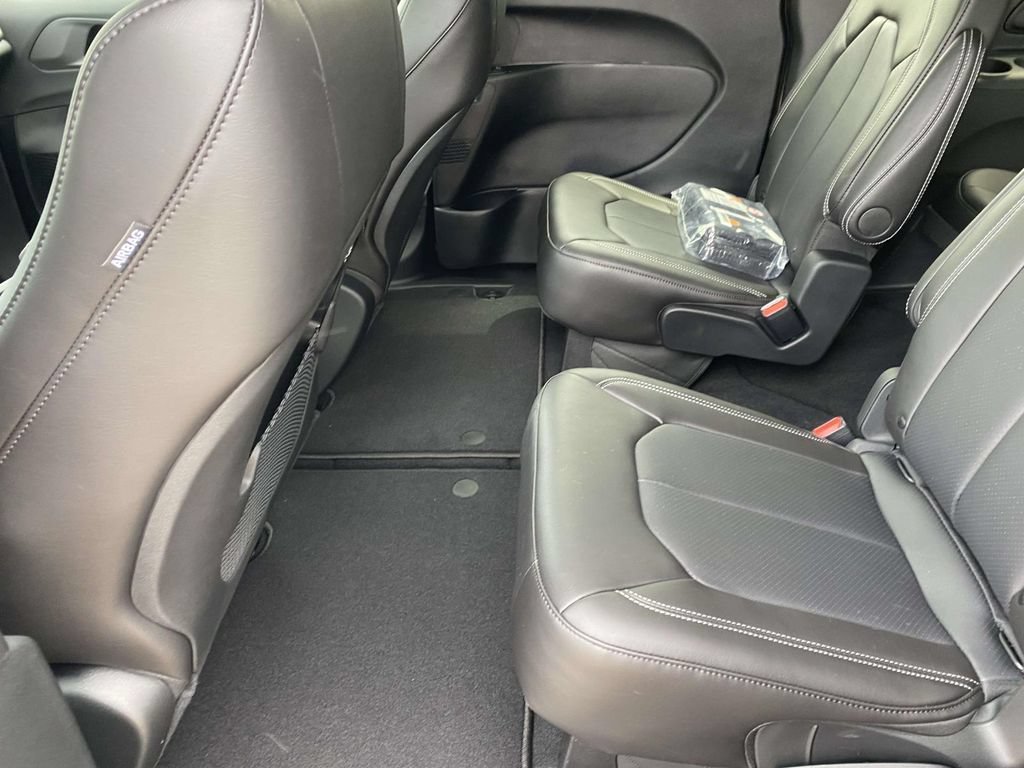 New 2026 Chrysler Pacifica Select FWD image 11