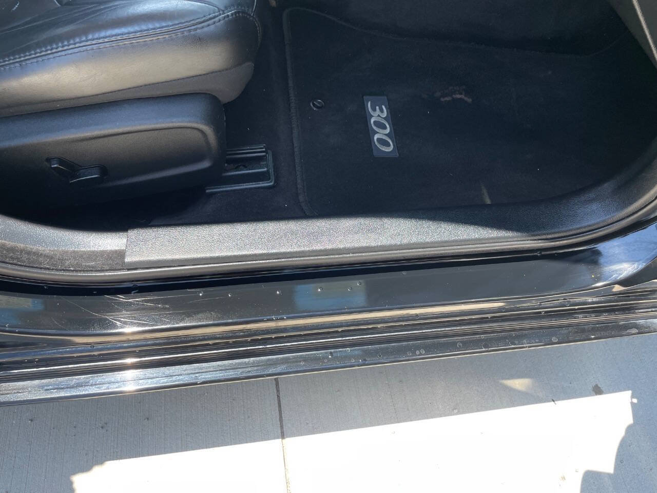 Used 2017 Chrysler 300 Limited RWD image 24