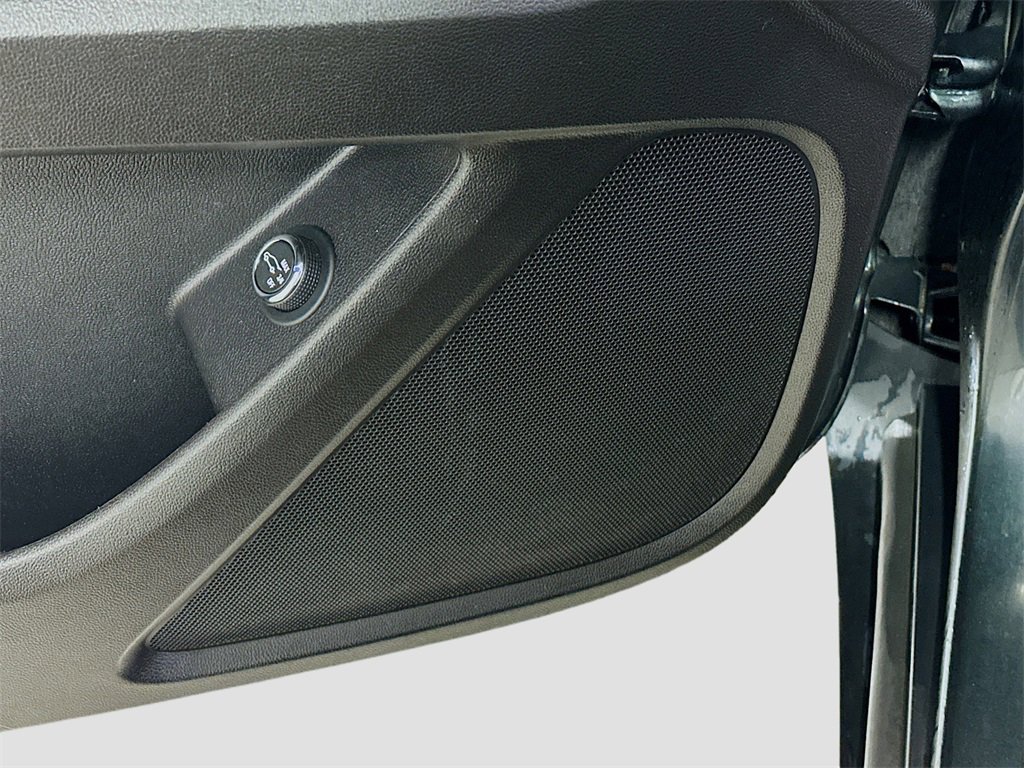 Used 2020 Chevrolet Traverse LT image 19