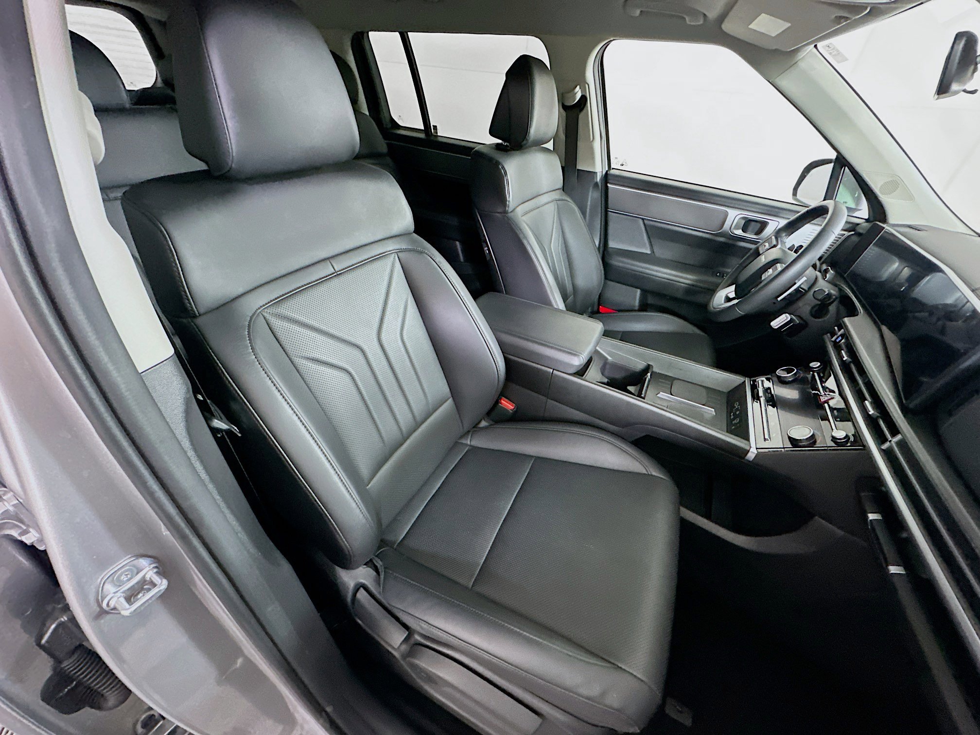 Used 2025 Hyundai Santa Fe SEL FWD image 32