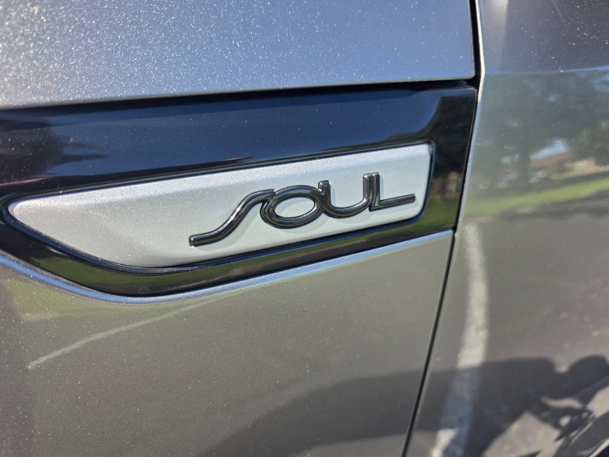 Used 2019 Kia Soul + FWD image 7