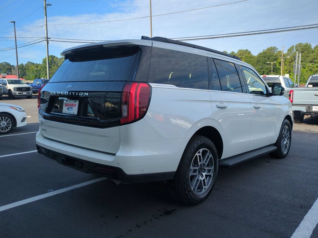 Certified 2025 Ford Expedition Active AWD/4WD image 5