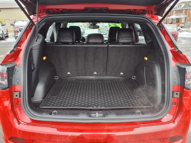 Certified 2022 Jeep Compass Limited w/ (RED) Package image 9