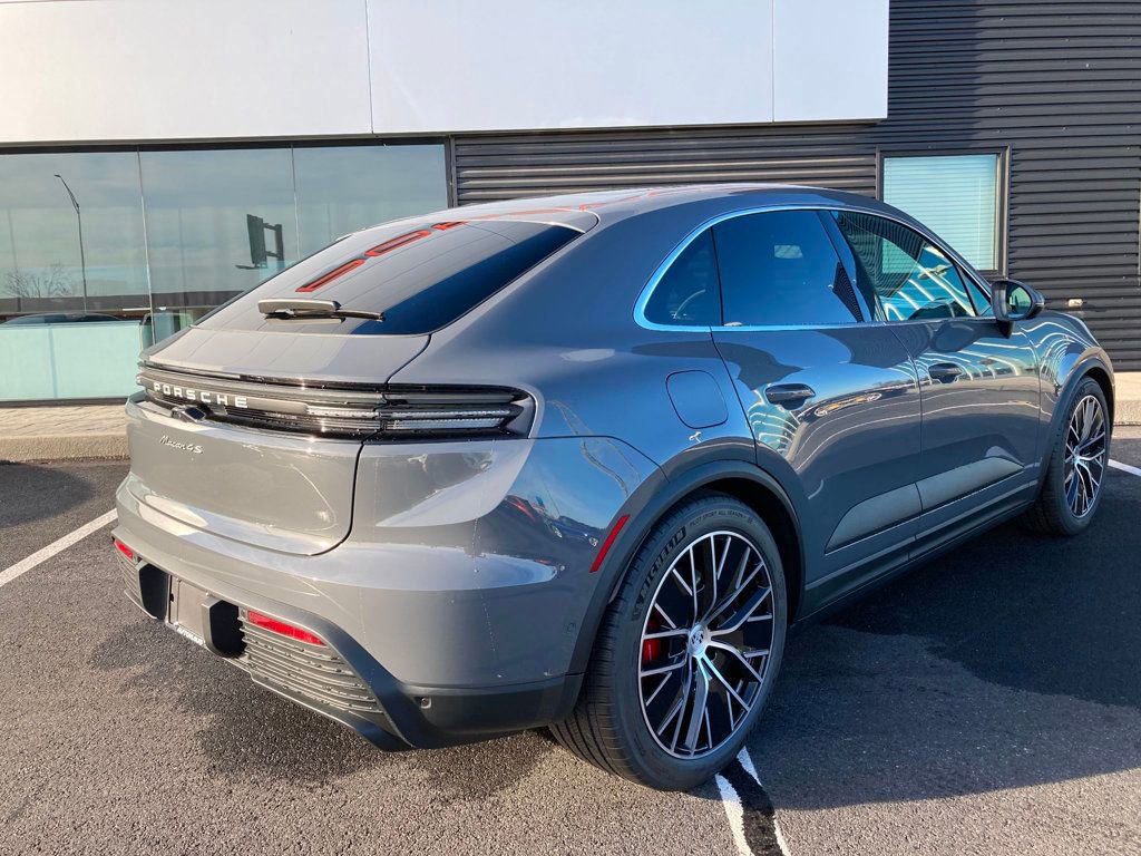 Used 2025 Porsche Macan 4S Electric image 12