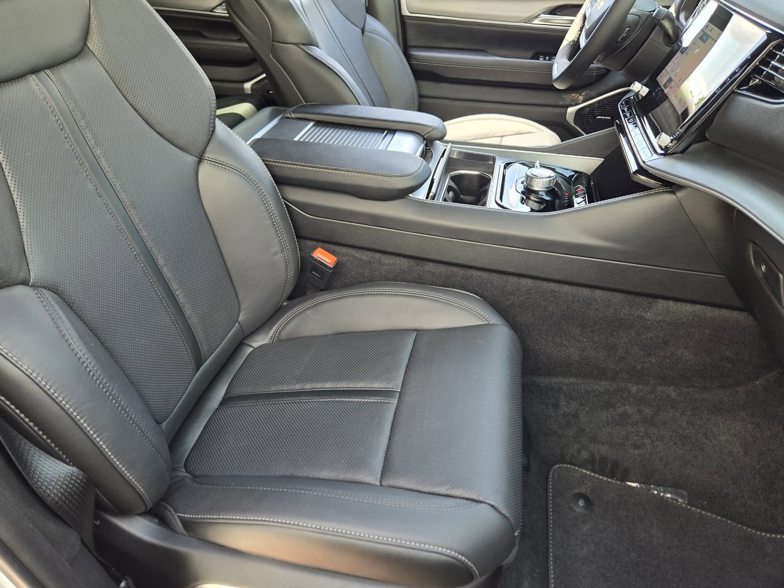 New 2025 Jeep Wagoneer L Series II w/ Premium Group I image 12