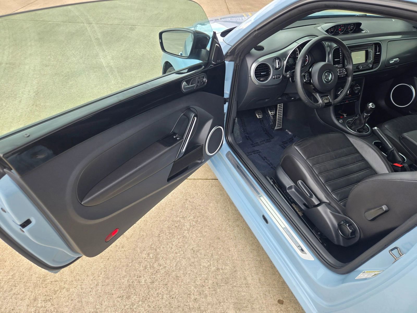 Used 2015 Volkswagen Beetle R-Line FWD image 10