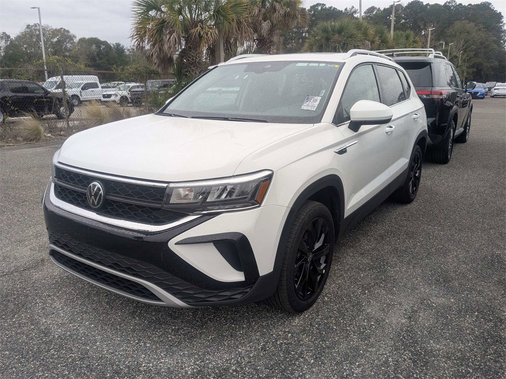 Used 2024 Volkswagen Taos SE image 3