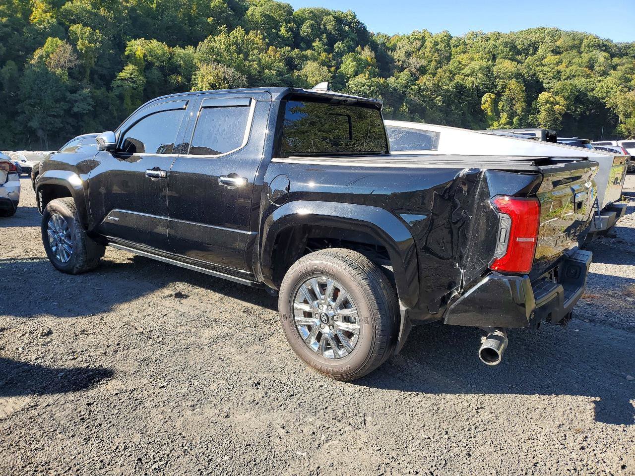 Used 2025 Toyota Tacoma Limited AWD/4WD image 4