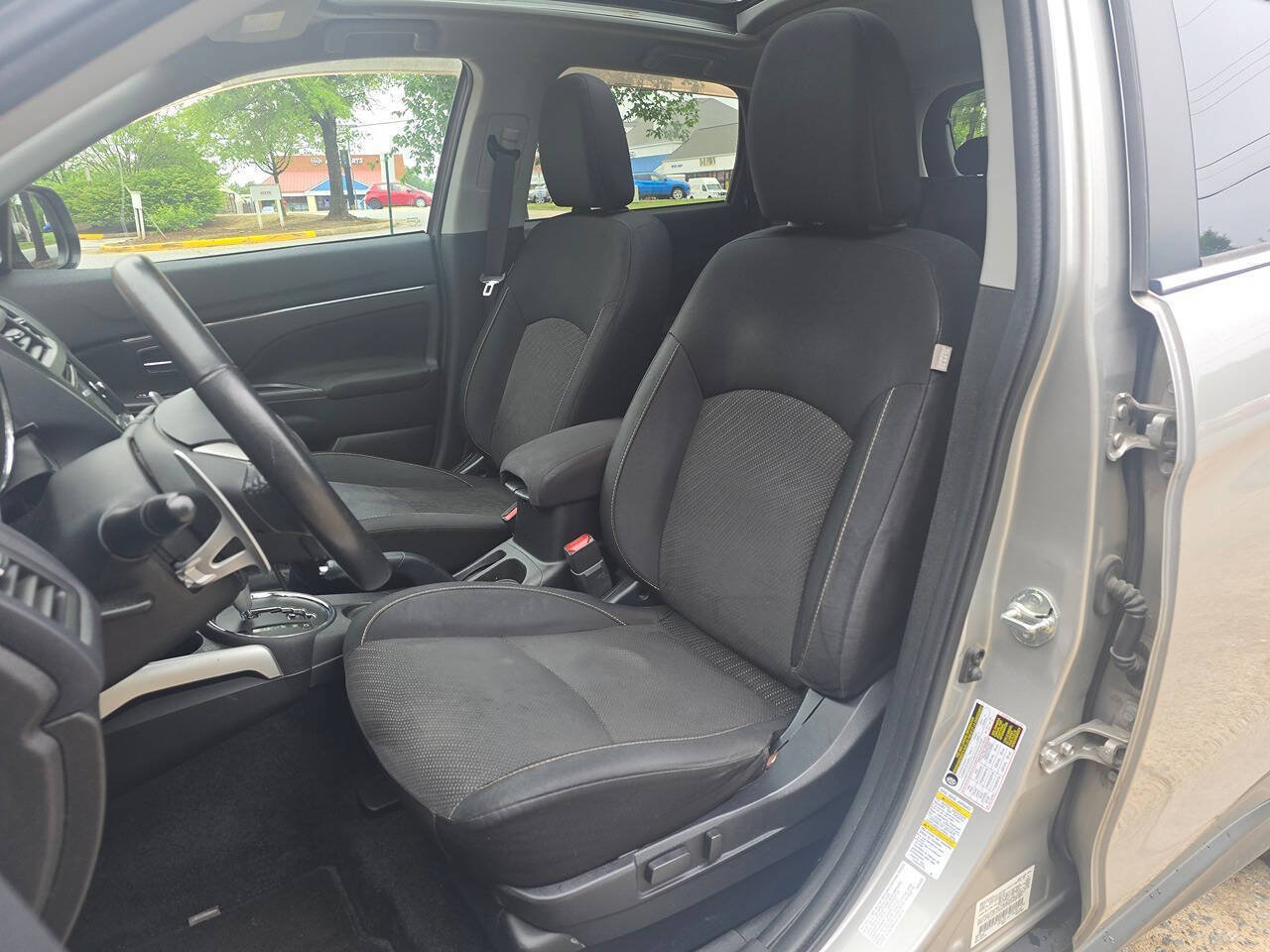 Used 2014 Mitsubishi Outlander Sport SE FWD image 9