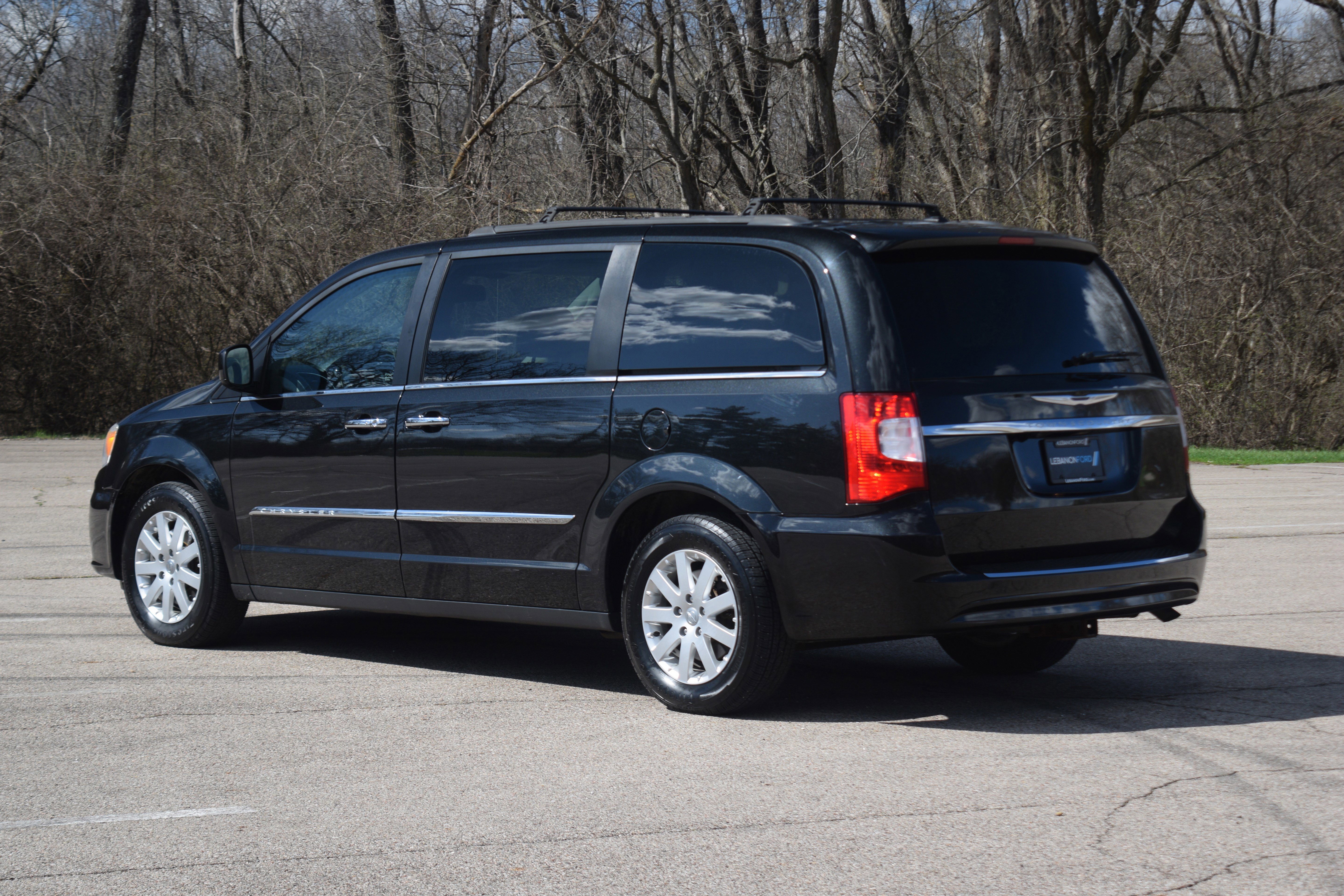 Used 2015 Chrysler Town & Country Touring w/ Driver Convenience Group image 25
