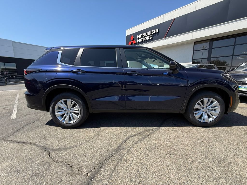 New 2026 Mitsubishi Outlander ES FWD image 14