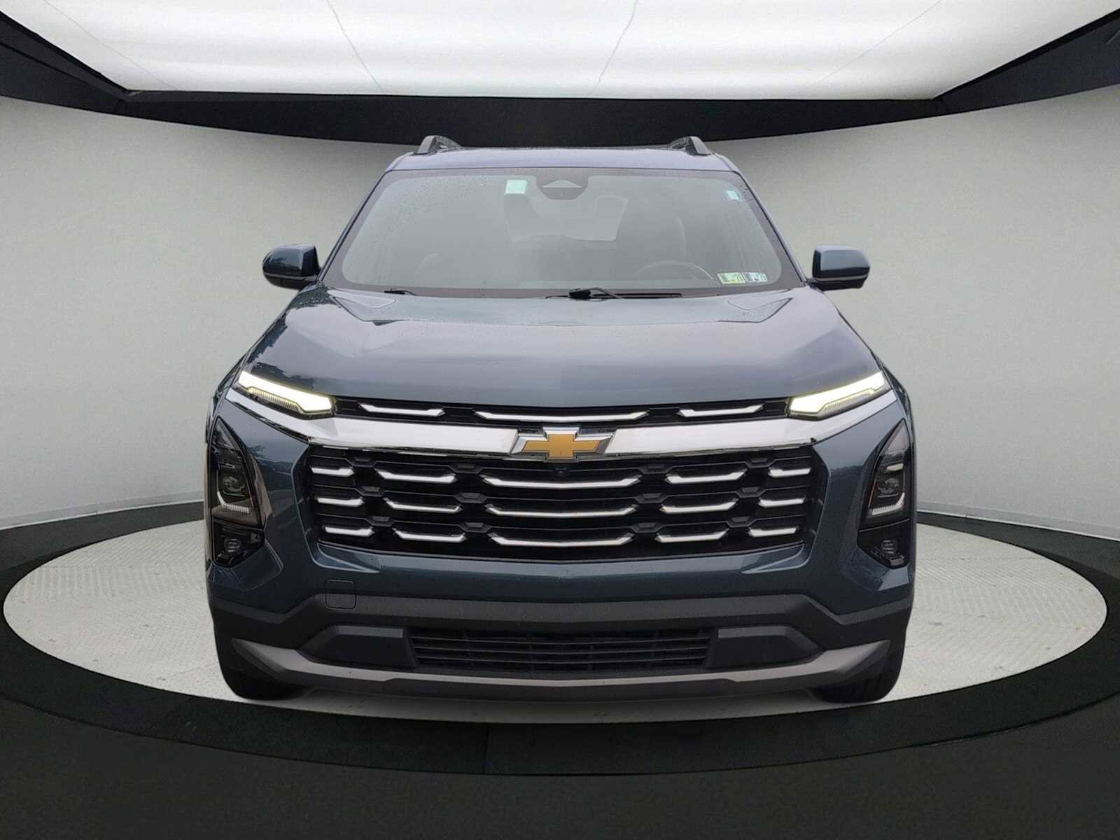 Used 2025 Chevrolet Equinox LT w/ Convenience Package II AWD/4WD image 3