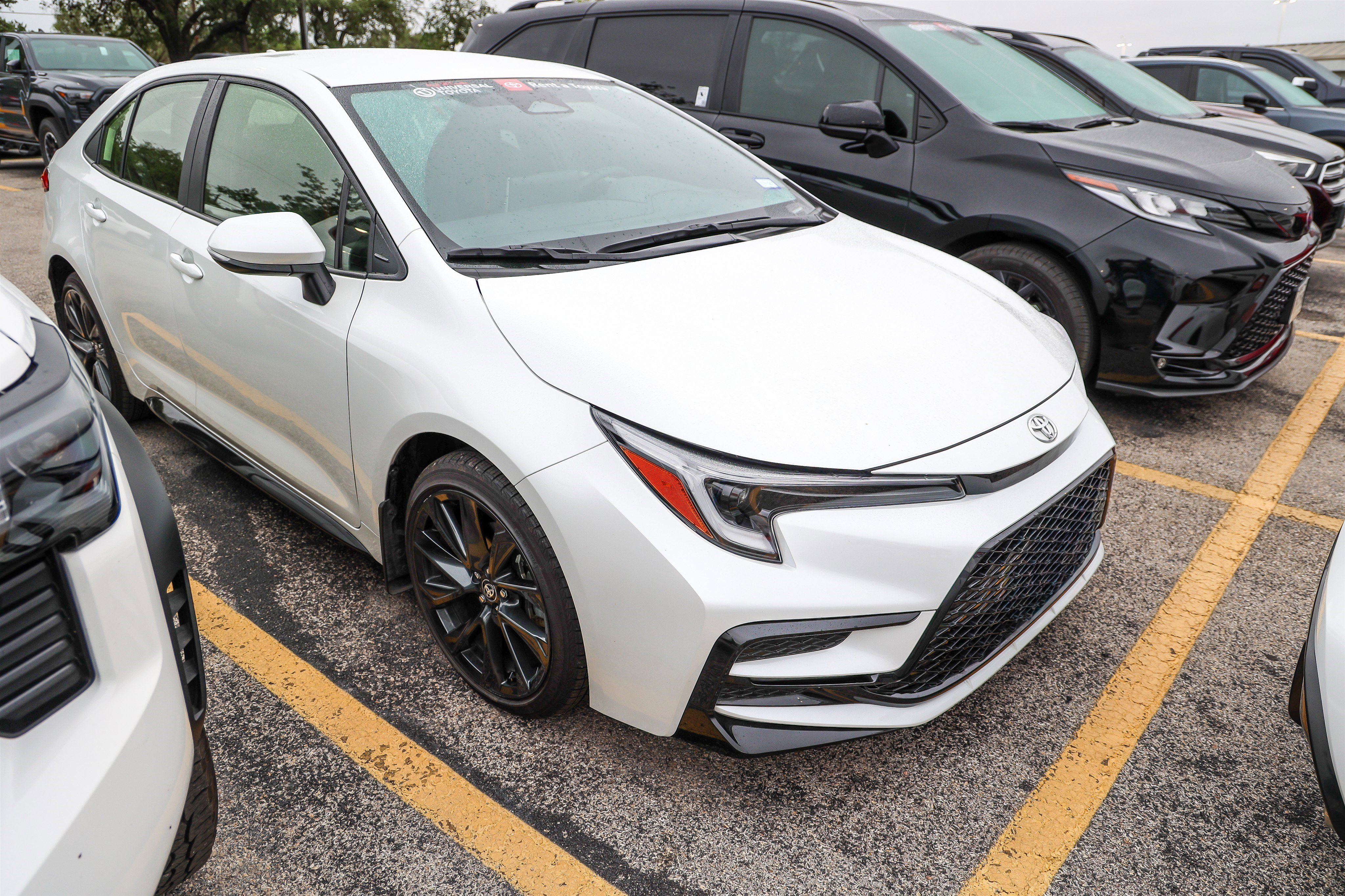 Used 2026 Toyota Corolla SE w/ SE Premium Package FWD image 5