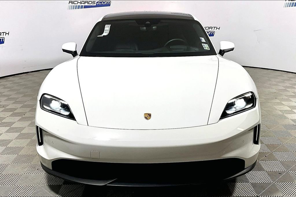 Used 2025 Porsche Taycan image 2
