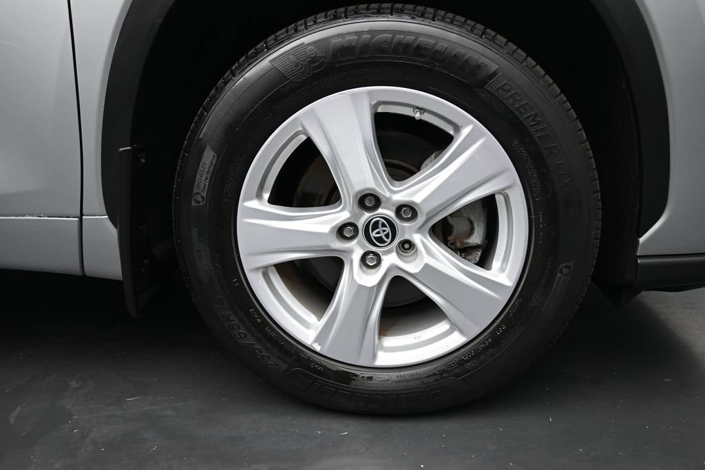 Used 2022 Toyota Highlander L AWD/4WD image 10
