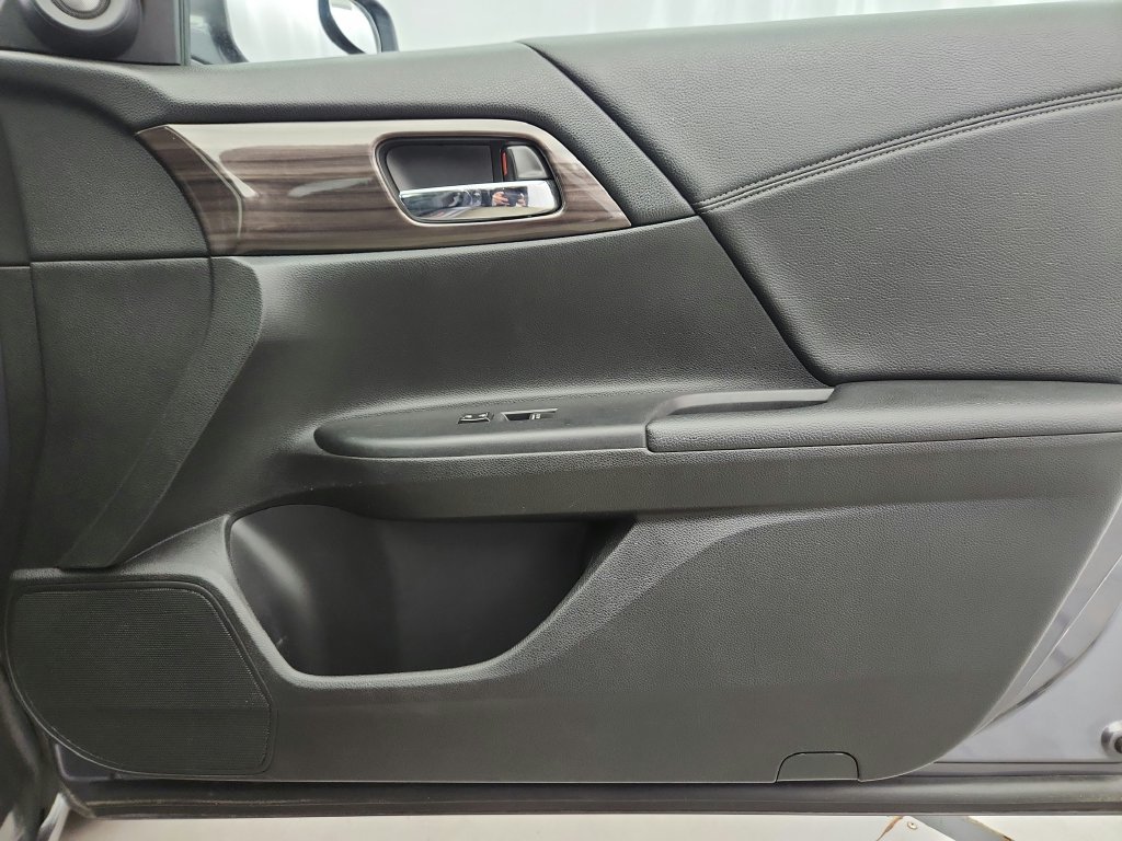 Used 2017 Honda Accord EX-L image 29