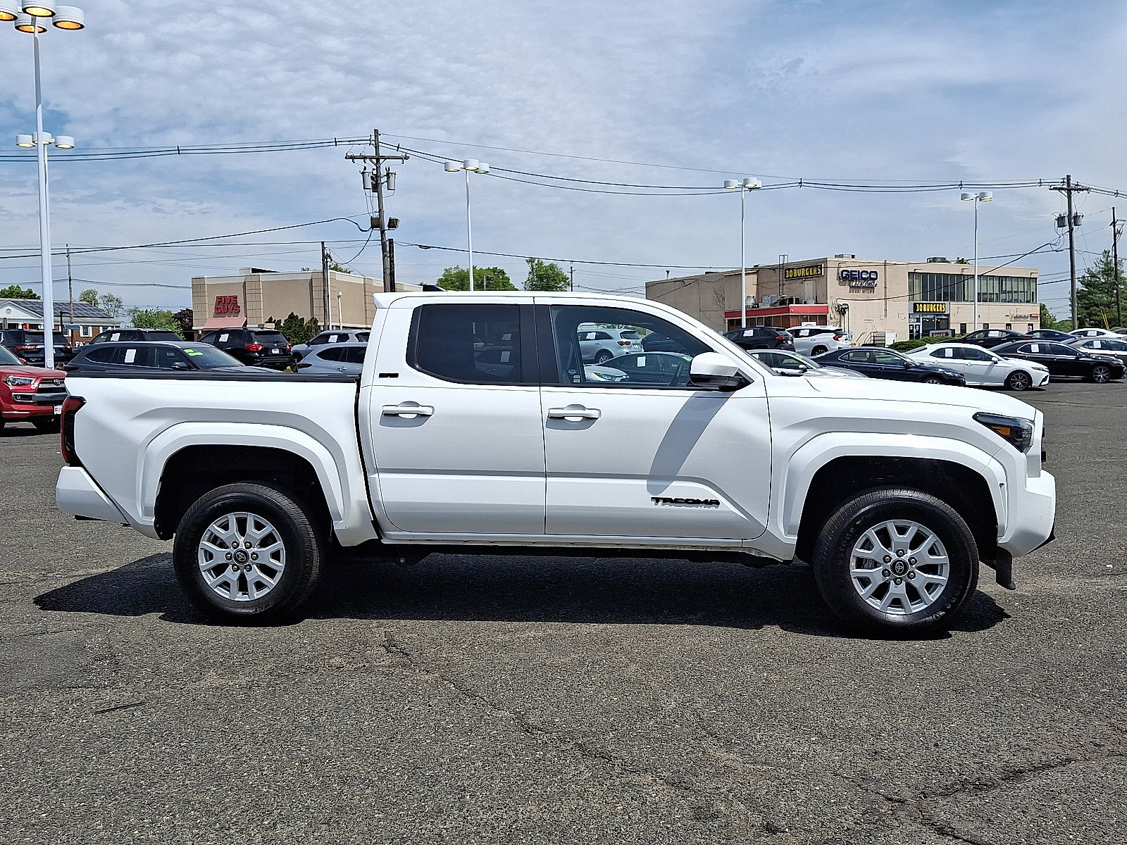 Used 2025 Toyota Tacoma SR5 w/ SR5 Upgrade Package AWD/4WD image 8