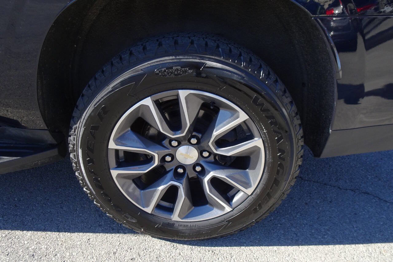 Used 2021 Chevrolet Suburban LT image 11
