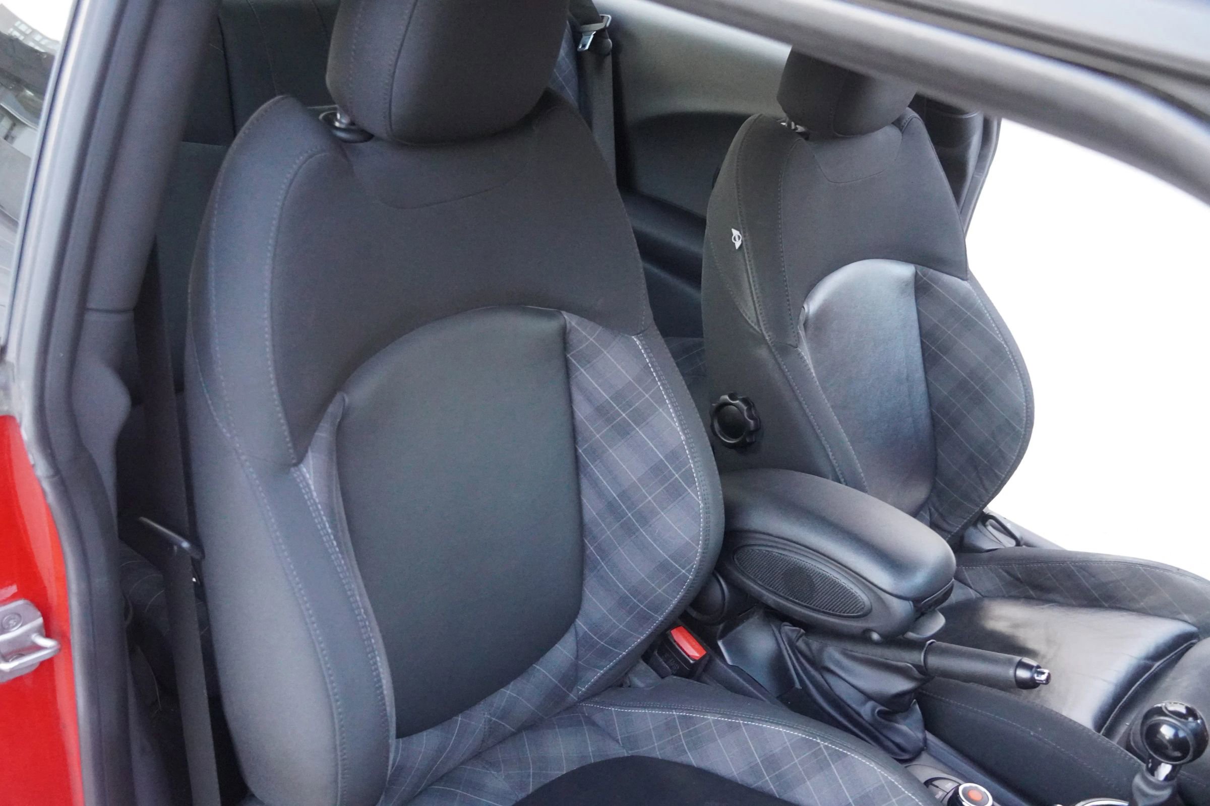 Used 2015 MINI Cooper 2-Door Hardtop image 38