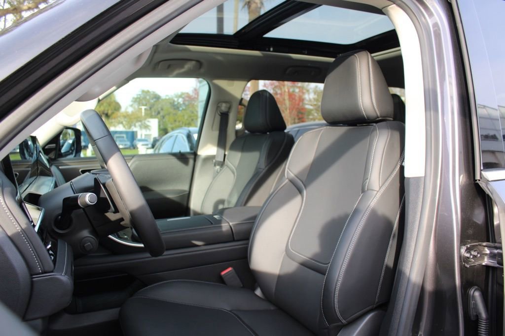 Certified 2025 INFINITI QX80 Pure image 5