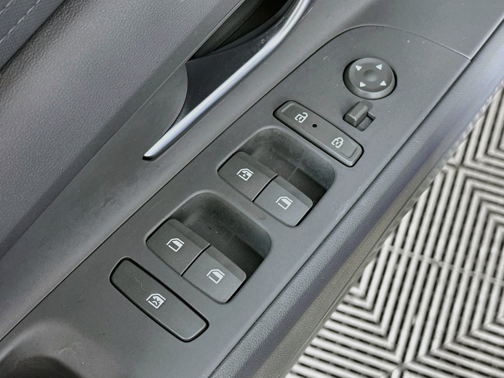 Certified 2024 Hyundai Elantra SEL FWD image 18