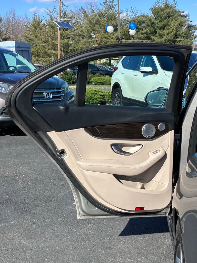 Used 2019 Mercedes-Benz C 300 4MATIC Sedan image 53