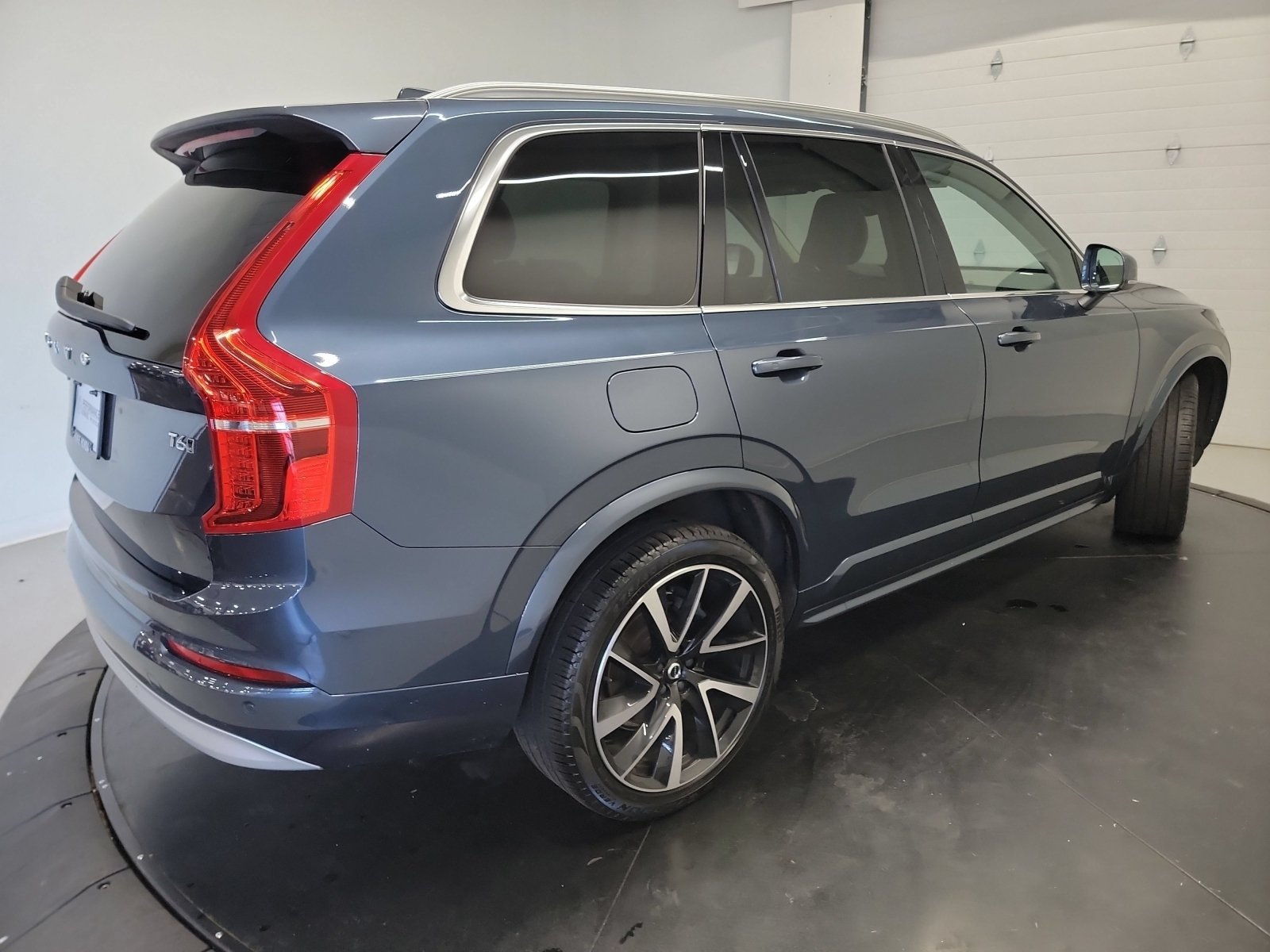 Used 2022 Volvo XC90 T6 Momentum w/ Climate Package AWD/4WD image 9