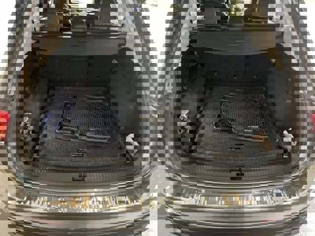 Used 2022 Volkswagen Tiguan SE AWD/4WD image 10