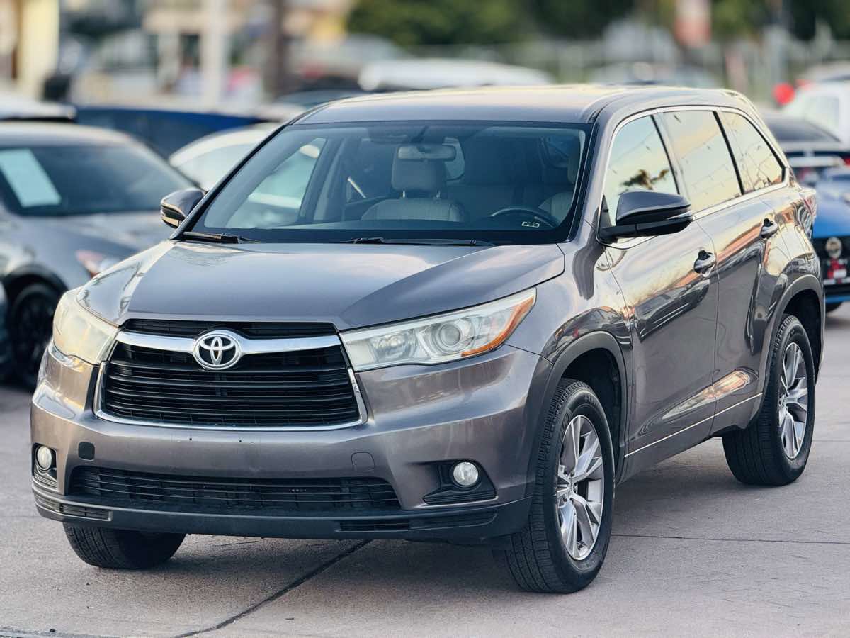 Used 2015 Toyota Highlander Plus image 2