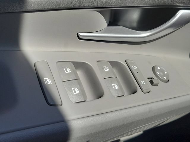 New 2026 Hyundai Elantra Sport FWD image 17