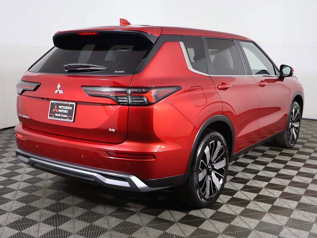 New 2025 Mitsubishi Outlander SE image 12