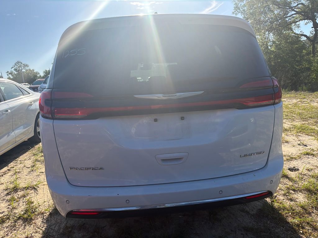 Used 2023 Chrysler Pacifica Limited FWD image 6