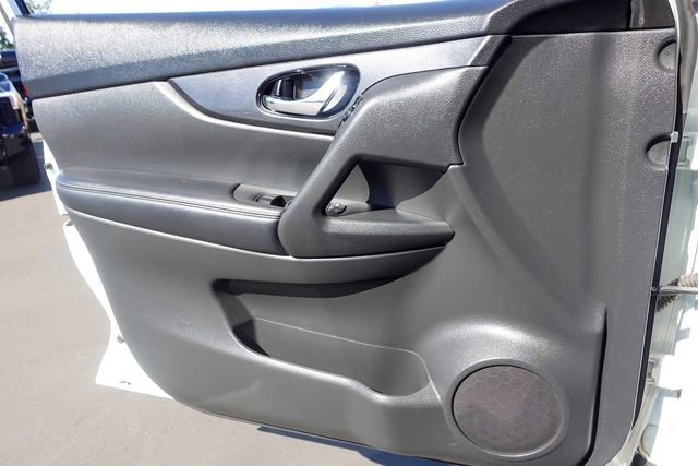 Used 2017 Nissan Rogue SV image 22