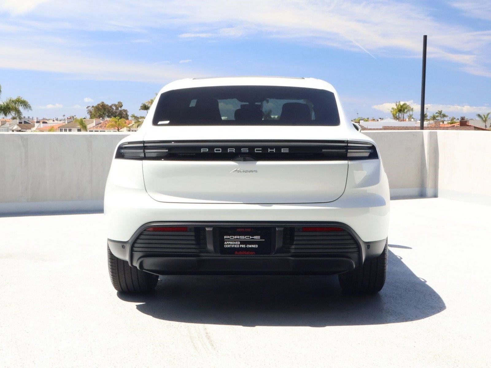 Certified 2025 Porsche Macan Electric RWD image 10