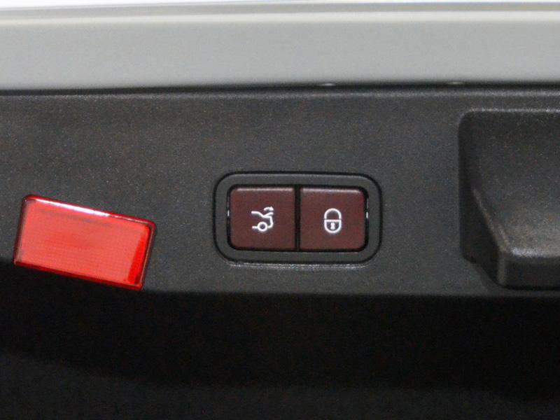 Used 2016 Mercedes-Benz SL 550 550 w/ Driver Assistance Package image 33