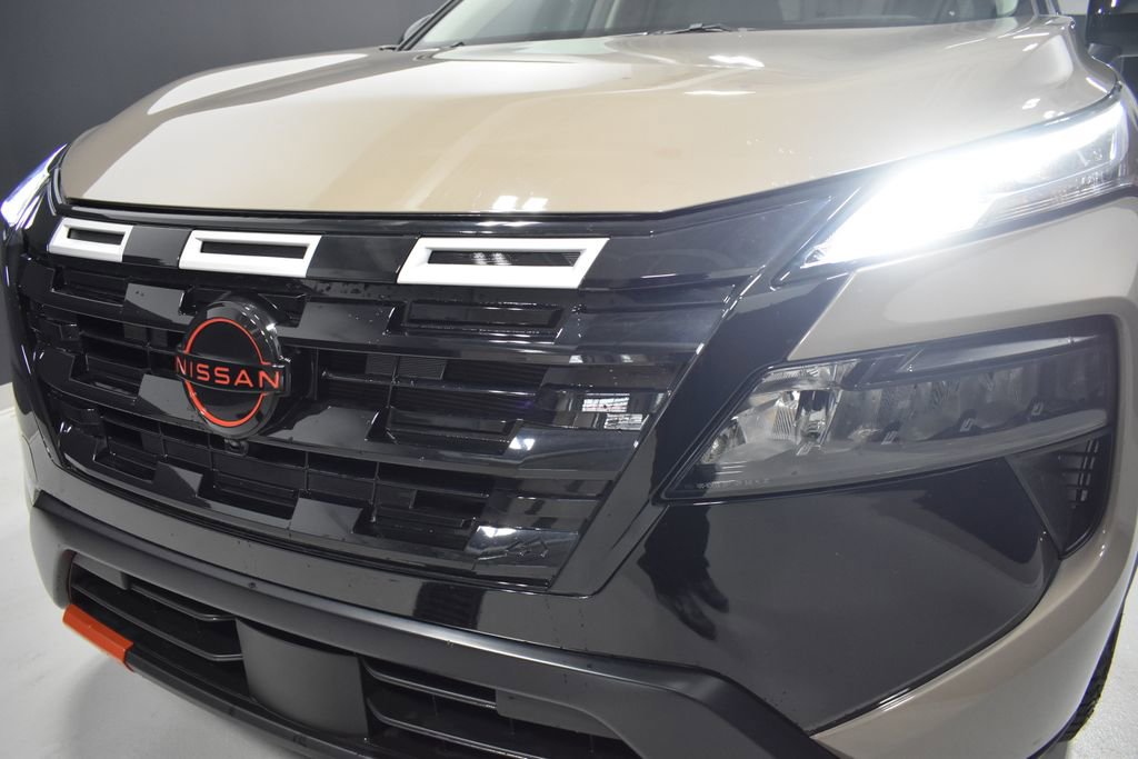 Certified 2025 Nissan Rogue SV AWD/4WD image 11