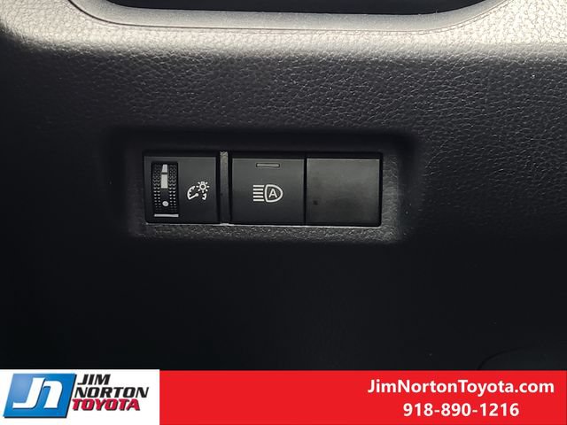 Used 2025 Toyota RAV4 XLE FWD image 23