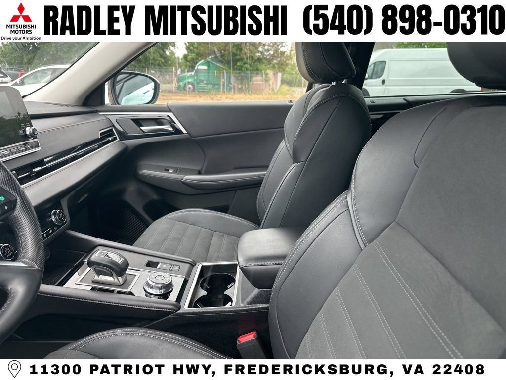 Used 2023 Mitsubishi Outlander SE AWD/4WD image 6