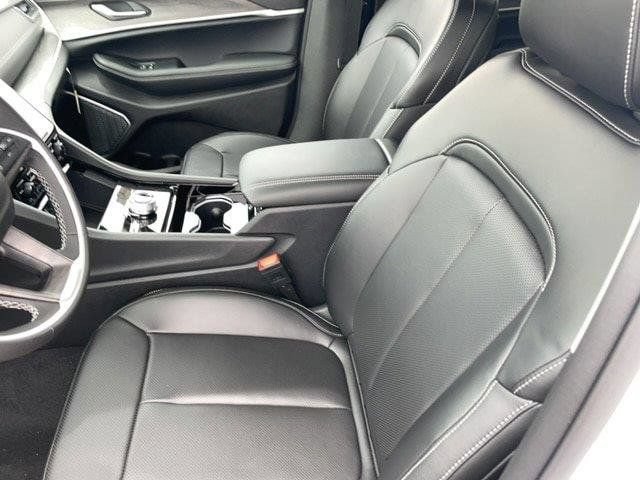 New 2023 Jeep Grand Cherokee L Limited w/ Luxury Tech Group II AWD/4WD image 10